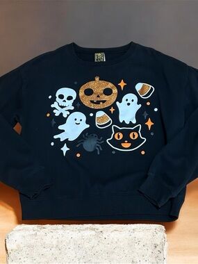 Modern Lux Black Halloween Graphic Sweatshirt with Orange Glitter Pumpkin Medium